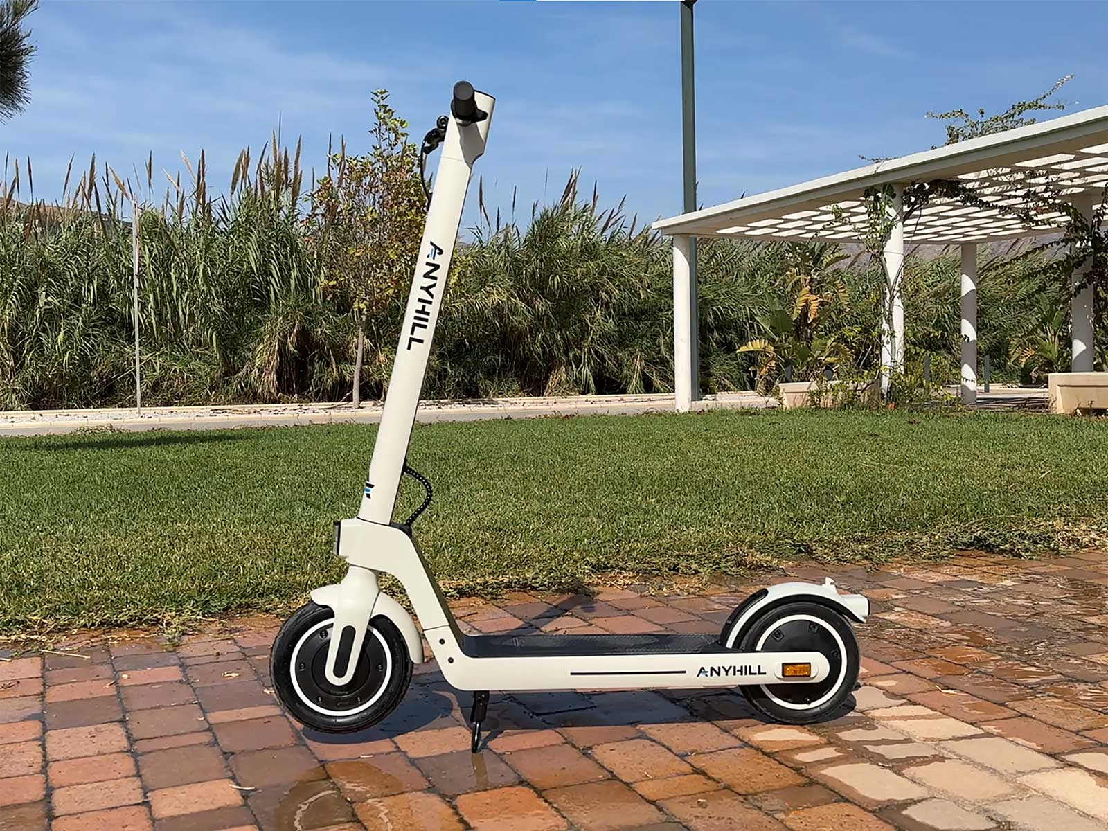 AnyHill UM-2